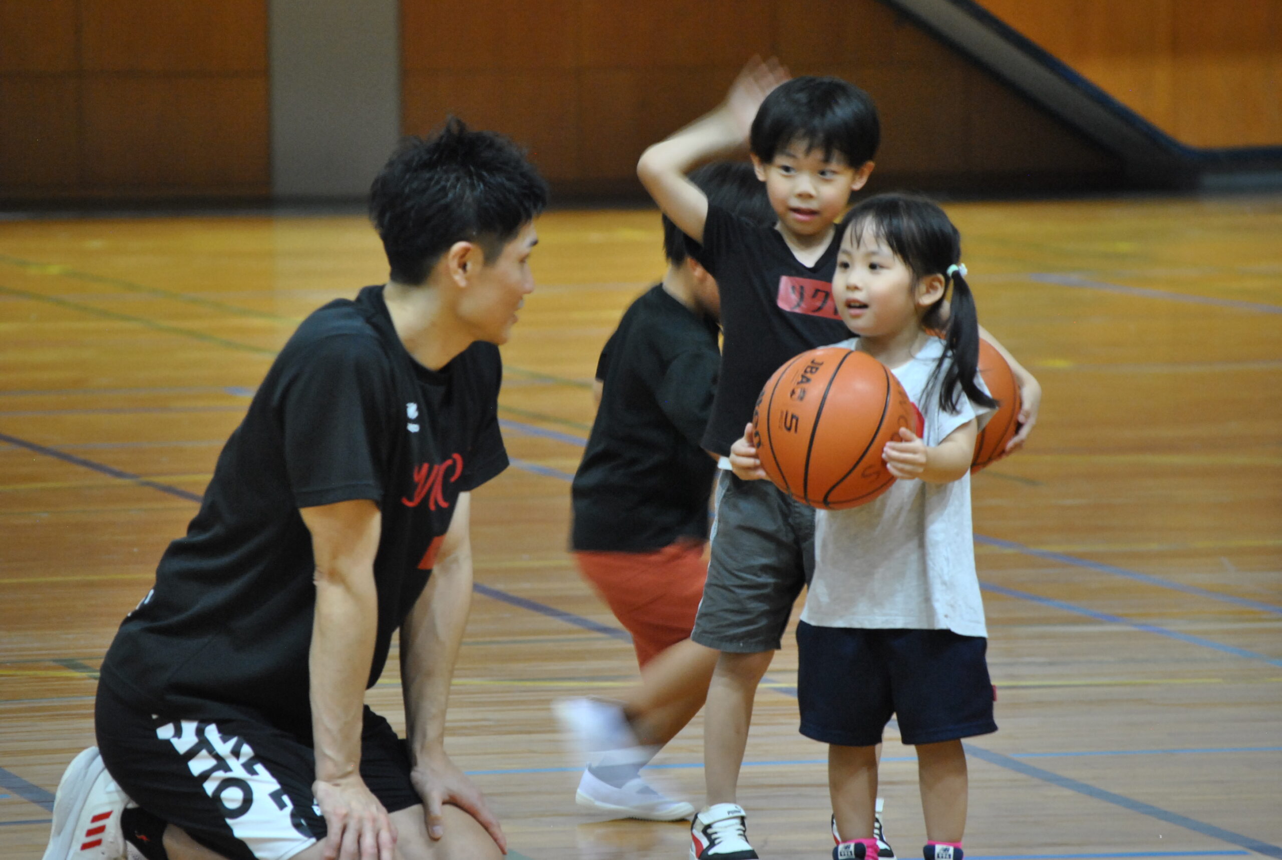 子ども向け　レッスンイメージ　バスケットボール