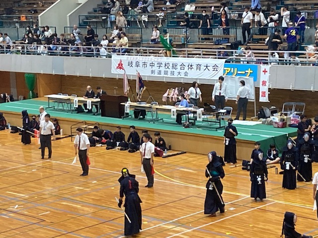 岐阜市中学校総合体育大会剣道競技がOKBぎふ清流アリーナで行われた