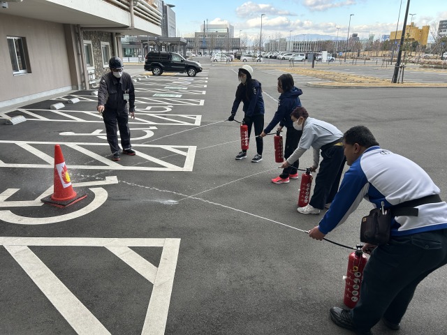 水消化器で消火訓練を行いました