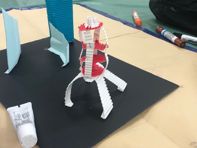 カラーダンボールで作ったロケット