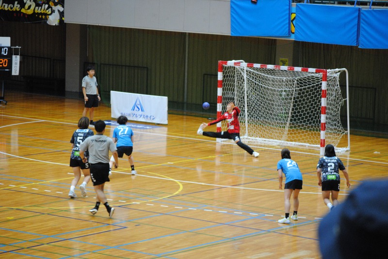 ゴールを守るキーパーの姿