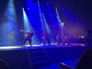 上級クラスのステージ