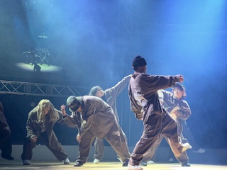 上級クラスのステージ