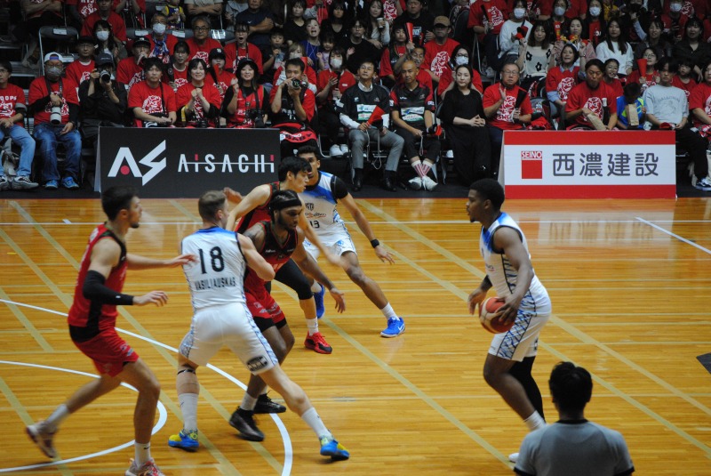 岐阜スゥープスの隙を見せない迫力のあるディフェンス