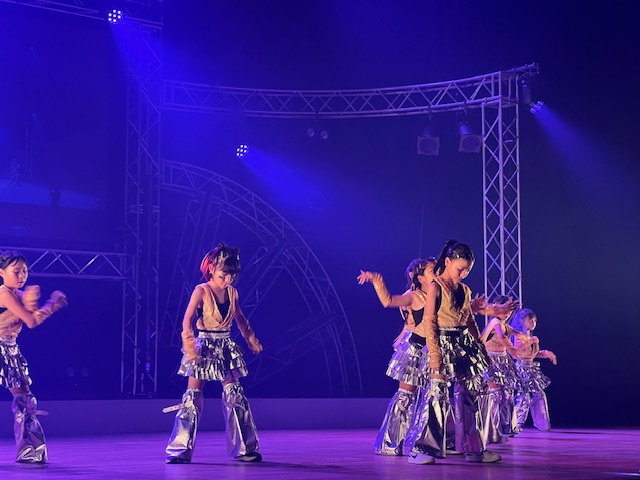 ダンスパフォーマンスの様子