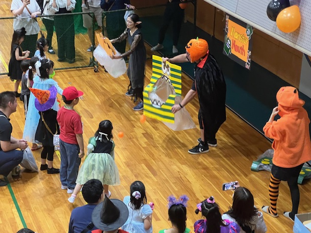 ハロウィンパーティのゲームの様子