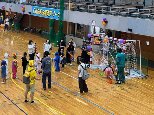 ハロウィンパーティのゲームの様子