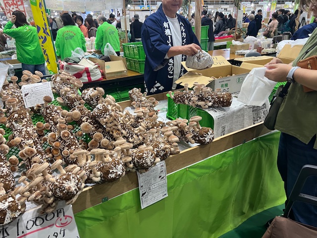 アリーナ内物産展の様子