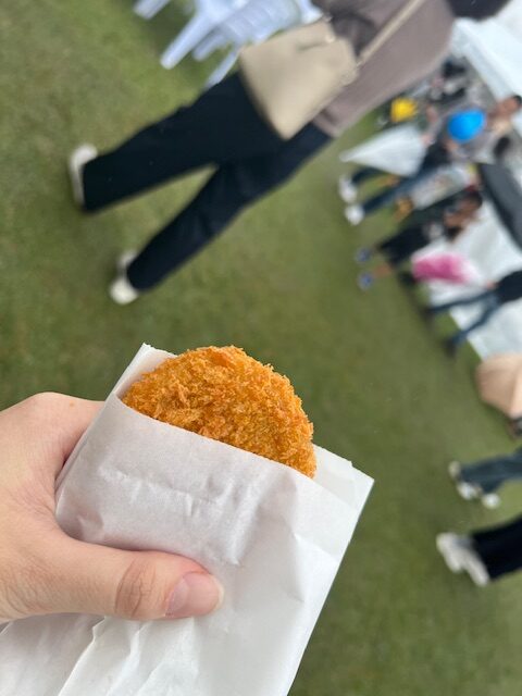 屋台のコロッケの写真