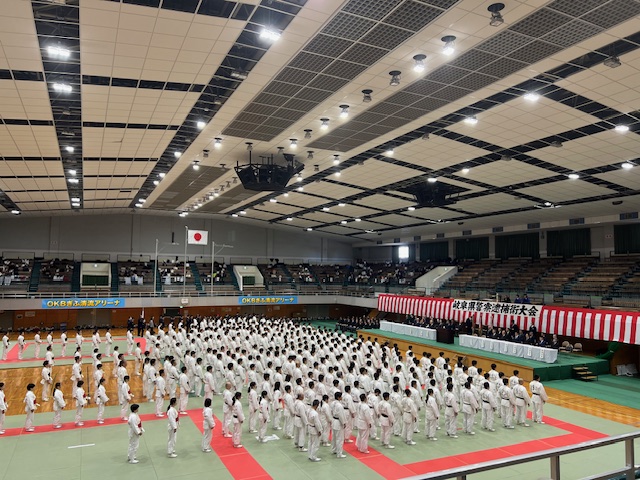 大会の開会式の様子