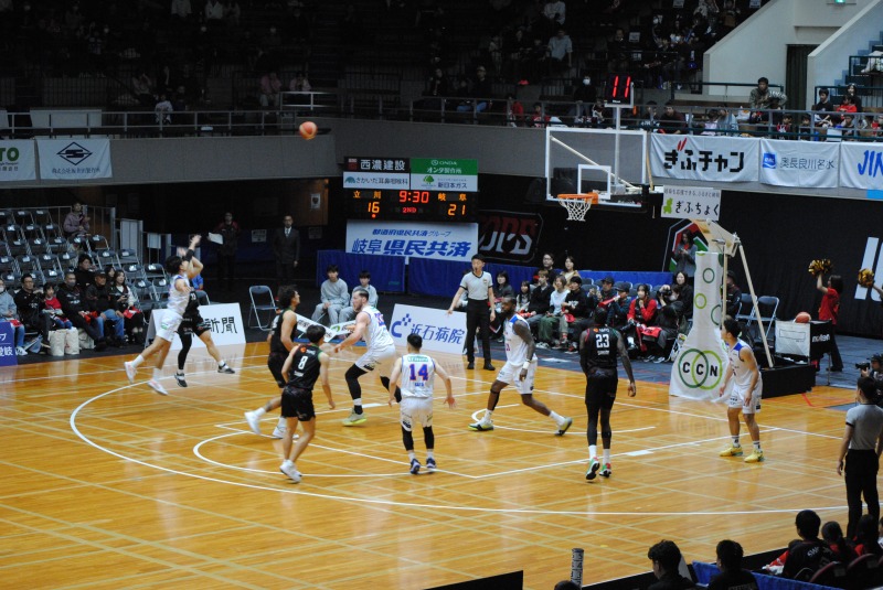 岐阜スゥープスシュートの瞬間