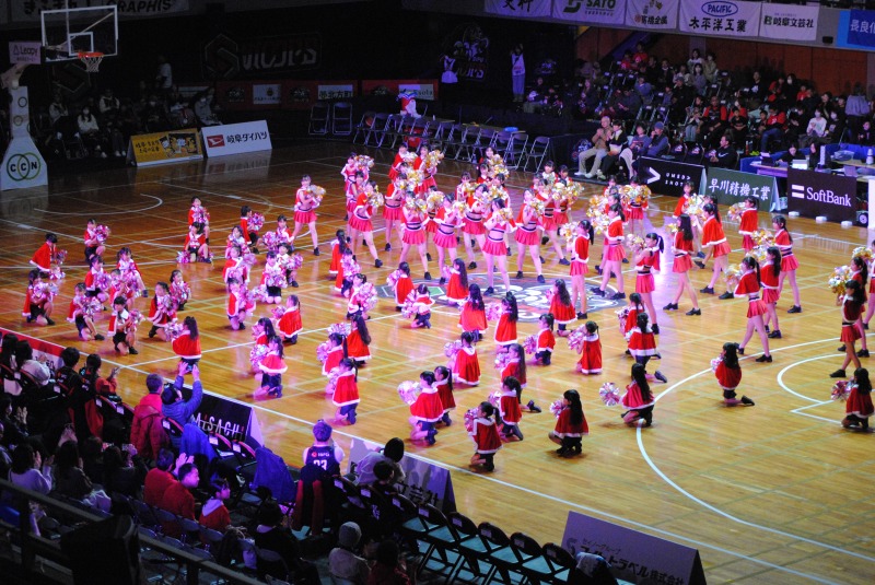 岐阜スゥープスチアスクールのクリスマスパフォーマンス