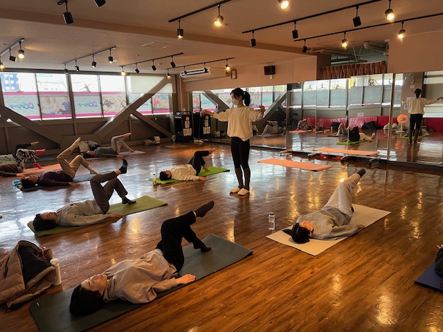 ピラティス＆ヨガのレッスン風景