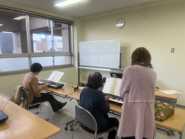 ピアノ教室のレッスン風景