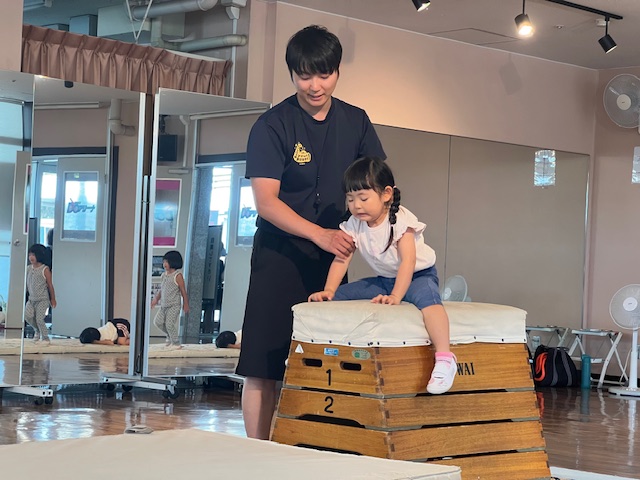 とびばこを飛んでいる様子